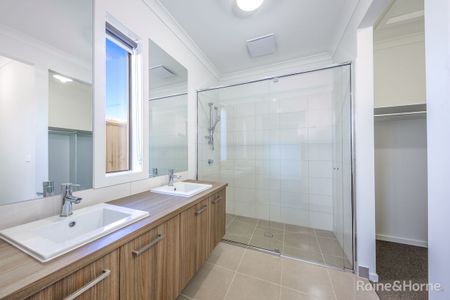 Luxurious Carlisle Family Home - Photo 5