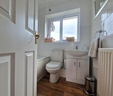 3 bedroom terraced house to rent - Photo 3
