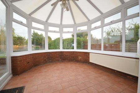 3 bedroom detached house to rent - Photo 2