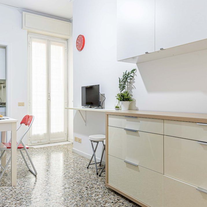 Wonderful spacious and bright single room in Viale Teodorico - Photo 1