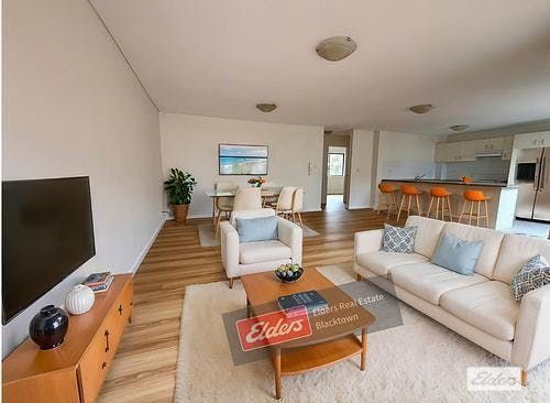 Well-positioned apartment in the heart of blacktown - Photo 1