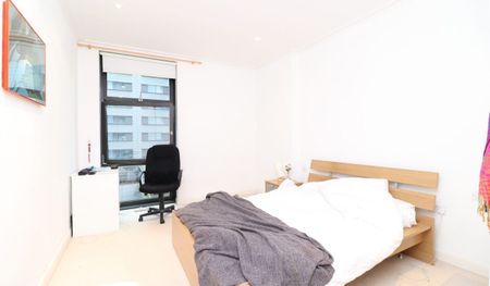 Discovery Docks West, Canary Wharf, London, E14 - Photo 4