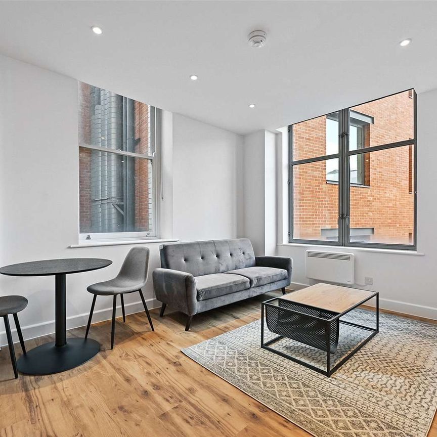 A recently refurbished one bedroom apartment in a convenient City location - Photo 1