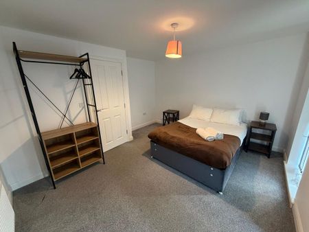 1 bedroom in a house share to rent - Photo 2