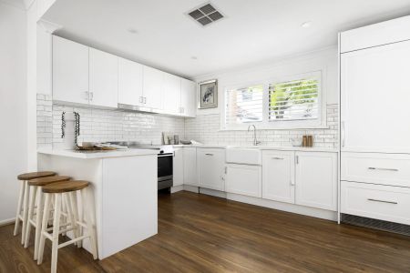 Boutique Style With A Double Garage And 202sqm On Title - Photo 4