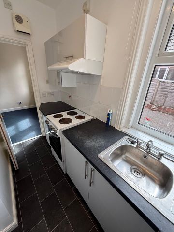1 Bed Flat, Court Road, SO15 - Photo 4