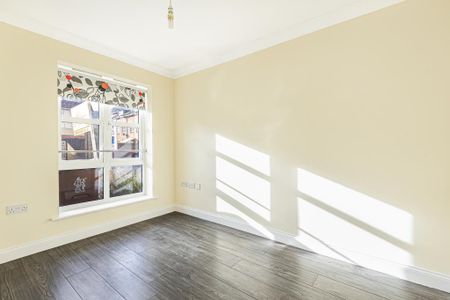 4 bedroom townhouse to rent - Photo 2