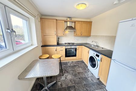 2 Bed, First Floor Flat - Photo 5