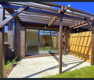 Luxury Double-Storey Townhouse! - Photo 1