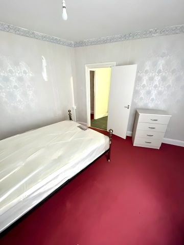 3 Bed Terraced House, Pragel Street, E13 - Photo 4