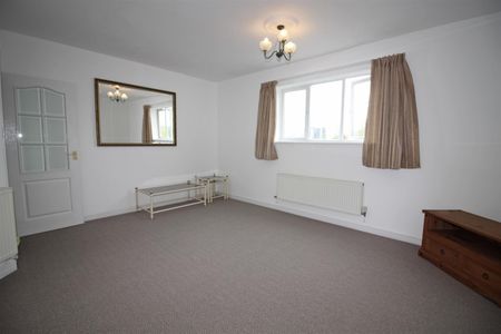 2 Bedroom Flat - Photo 3