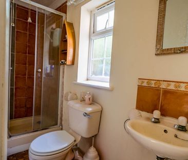 6 Bedroom - Photo 6