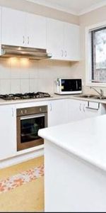 3 Bedroom Townhouse FOR LEASE!! - Photo 3