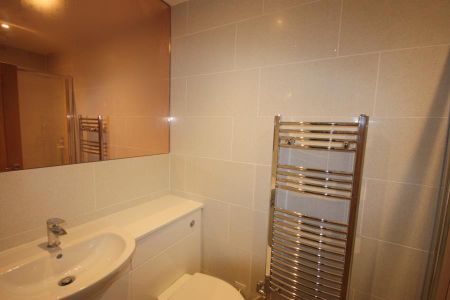 Lawrence Close, Guildford - 2 bedrooms Property for lettings - Seymours - Photo 2