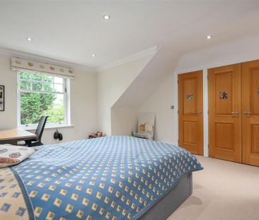 4 bedroom semi-detached house to rent - Photo 6