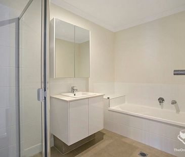 Well positioned Townhouse - Photo 4