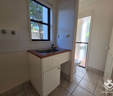 TOWNHOUSE FOR $750 PER WEEK - Photo 3