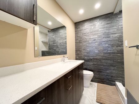 Bright 4 Bedroom Home With Massive Fenced Yard In Sherwood Park - Photo 2