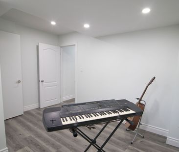 For Lease - 10 Akil Thomas Gardens, Toronto, Ontario - Photo 2