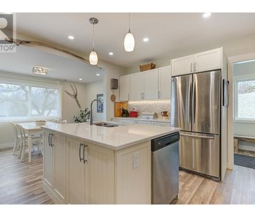 Upper suite in Peaceful Peachland! - Photo 3