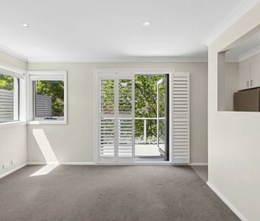 Light filled. spacious one bedroom apartment in prime location - Photo 3