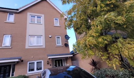 Bakery Close, Marks Gate, Romford, RM6 - Photo 3