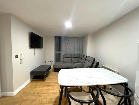 3 bedroom flat to rent - Photo 5