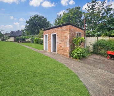 Newly refreshed three bedroom home offers a lifestyle of convenienc... - Photo 5