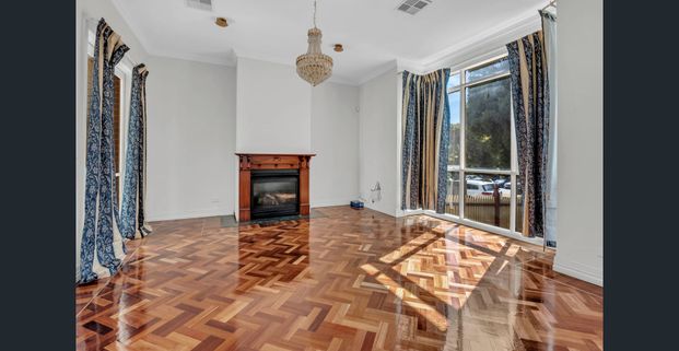 4BR house Near train/Tram available NOW to move in ! - Photo 1