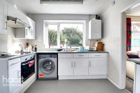 1 bedroom in a house share to rent - Photo 2