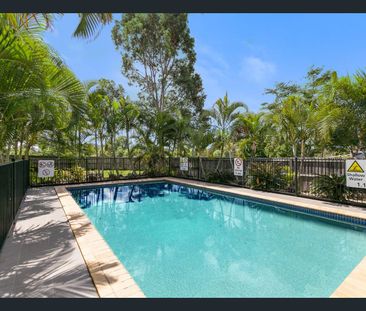 Spacious 3 Bedroom Townhouse In Prime Location - Photo 6