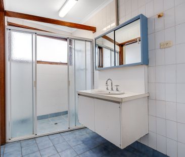 STYLISH DOUBLE STORY FULLY FURNISHED APARTMENT CLOSE TO EVERYTHING!! - Photo 6