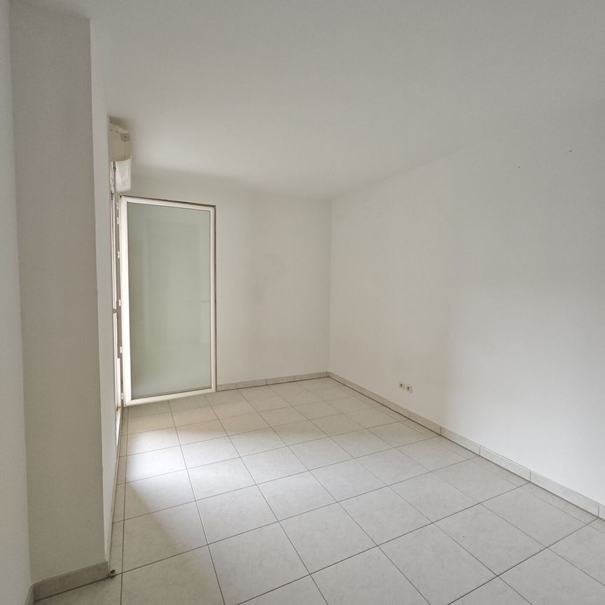 Appartement 2 pièces 43m2 MARSEILLE 6EME 762 euros - Photo 1