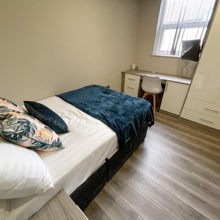 Stamford Street, Liverpool. - Photo 1