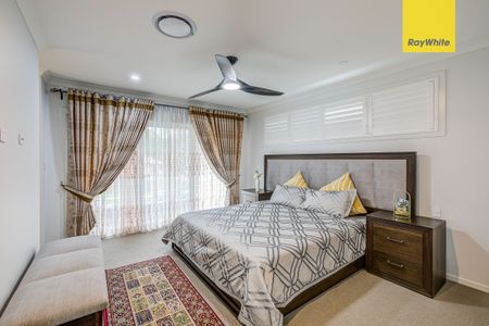 Executive 5-Bedroom Designer Home, Premium Location, Luxury Finishes, EV Charger, Ducted Air, Solar, CCTV - Photo 5