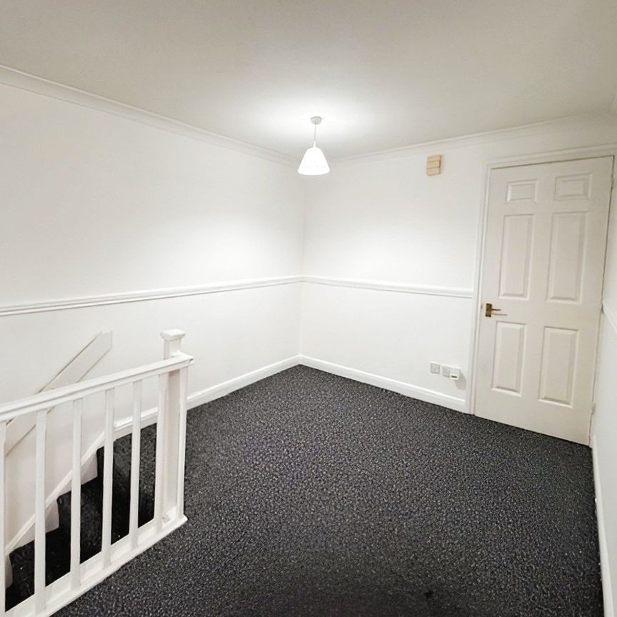 School Hill, CHEPSTOW - Photo 1