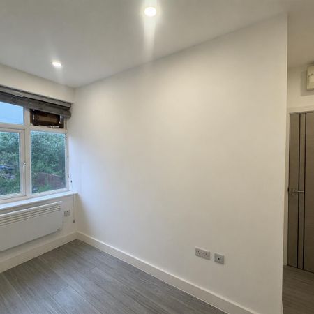 Hook Rise North, Surbiton KT6, London - Photo 4