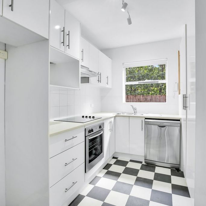 Charming 2-Bedroom Apartment in Prime Hunters Hill Location - A Must-See! - Photo 1