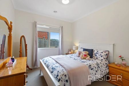 “MODERN FIVE BEDROOM HAVEN!” - Photo 5