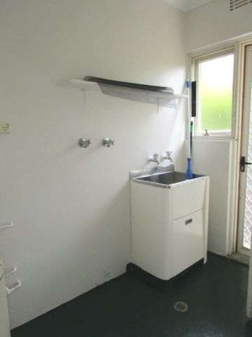 Spacious 2 Bedroom Unit with Reverse Cycle Heating & Air Conditioning - Photo 2