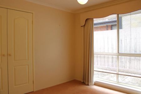 “Stylish Living in the heart of Craigieburn!” - Photo 2