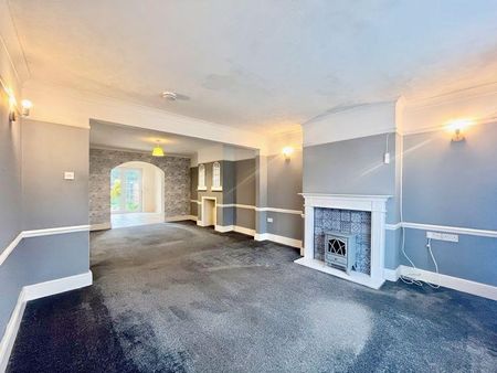 4 bedroom semi-detached house to rent - Photo 5