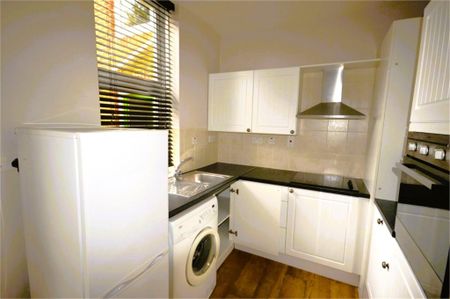 2 Bedroom Flat / Apartment - Winton Hill, Stockbridge - Photo 4