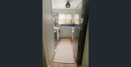 Cute and cosy 2 bedroom townhouse in convenient location - Photo 4