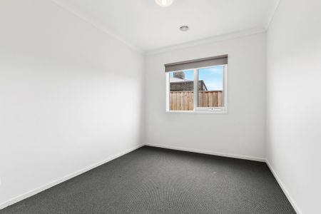 3 Midmar Terrace Thornhill Park VIC - Photo 4