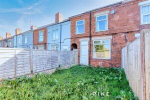 3 BEDROOM House - Terraced - Photo 2