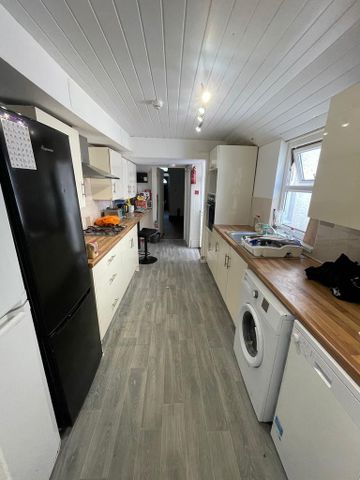 7 bedroom house share to rent - Photo 4