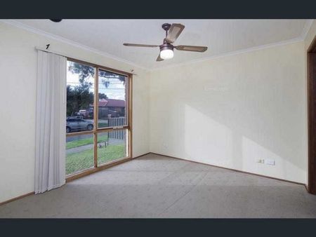 6 Bates Street, CRANBOURNE WEST - Photo 2