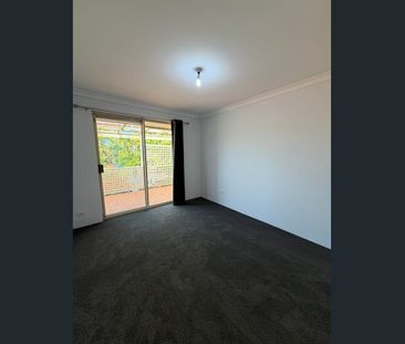 BRAND NEW CARPETS & FRESHLY PAINTED - Photo 6