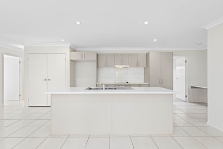 MODERN FAMILY HOME IN FANTASTIC LOCATION - Photo 2